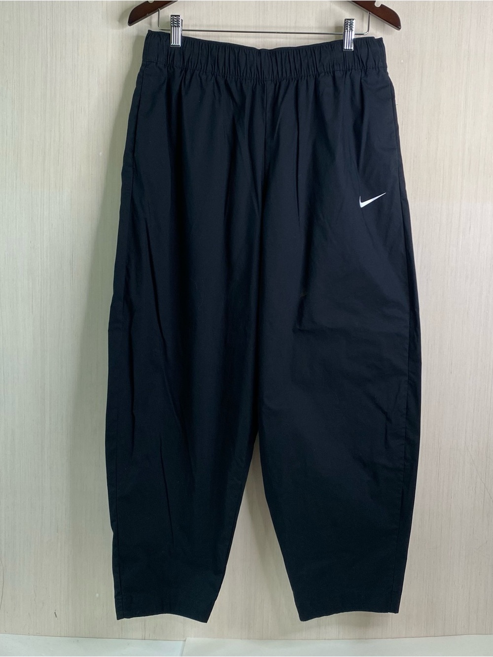Nike Women’s Nylon Wise Leg High Waisted Black Athletic Track Pants Large (Flaw)